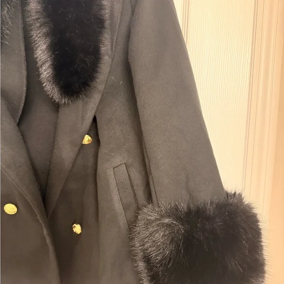 Elegant Black Fur-Trimmed Women's Coat - Picture 4 of 5